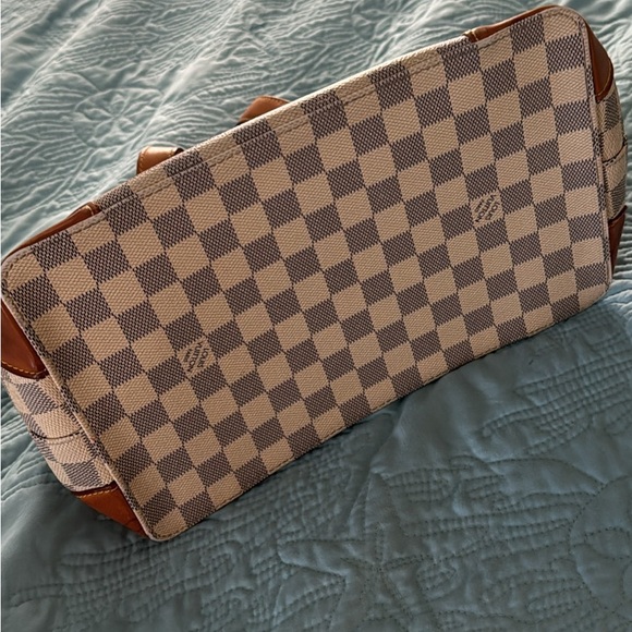 Louis Vuitton purse like new - Picture 5 of 5